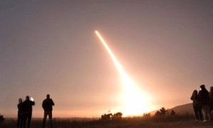 美军着急了！美防长宣布进入战时状态，这波操作意味着什么？