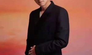 谢霆锋生日陪父母引热议：王菲未现身，谢家态度藏玄机！