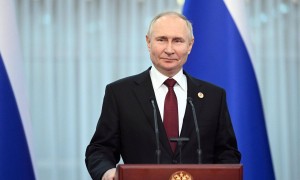 马克龙要赌个大的!宣布26国对普京“宣战”,三军齐出要打大仗?