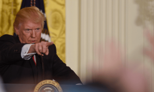 罕见一幕发生了，美防长急踩刹车：中美不会开战，特朗普已派代表访华共商大事