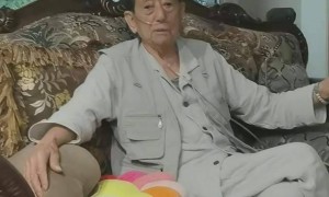 国家一级演员赵克明去世，5月在家吸氧画面曝光，手拿拐杖不离手