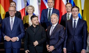 普京召开俄军大会，警告乌克兰若不屈服，俄罗斯将武力解放历史领土