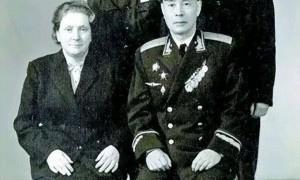 原创 
            唯一一位迎娶外国妻子的开国将军，两个儿子均未进入政军界