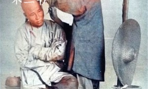 清末上色老照片:无家可归的难民儿童、聚众赌博的赌徒