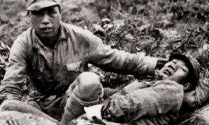 现实中,士兵中弹了会怎么样?老兵冷笑一句:别再被电视剧忽悠了