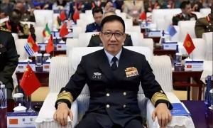 中国最强航母一出动,在黄岩岛附近的美军,打起“退堂鼓”火速撤离