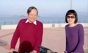 原创 
            杨振宁长子杨光诺:感谢继母翁帆,这些年她是全家最温暖的依靠