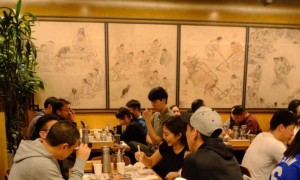 队记谈杨瀚森吃夜宵:科比赛后也和队友外出吃饭