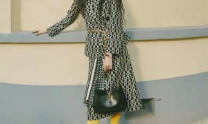 演员陈伟霆官宣与模特何穗结婚生子,并配文“爸爸、妈妈还有他”