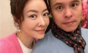 熊黛林和婆家人旅游,百亿婆婆同框出镜,大姑姐郭可盈很漂亮