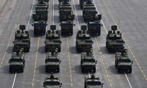 俄乌战场根本没法比!看完大阅兵后,西方该相信中国绝对没援俄