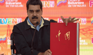 特朗普松口,美军随时越境行动,关键时刻,中企设备抵达委内瑞拉