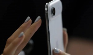 iPhone Air在华发售延期,苹果发布声明:正与监管机构紧密合作,力争尽快在中国推出;原定今晚与另外三款iPhone同步预售