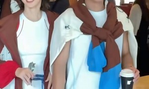 郑恺苗苗再合体录综艺,现场笑得甜有夫妻相,苗苗线下真人很少女