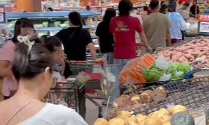 “风王”桦加沙将登陆,广东市民等风来:准备五六个充电宝,很多卖场菜肉栏已空